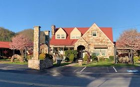 Phillips Historic Motel & Cottages